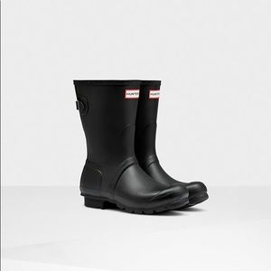 black short hunter rain boots